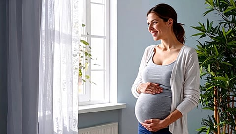 प्रेग्नेंसी में कैसे बढ़ता है चेहरे का ग्लो, जानिए शरीर में क्या-क्या होते हैं बदलाव