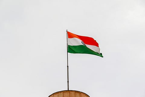 राष्ट्रीय ध्वज अंगीकरण दिवस: तिरंगा सिर्फ झंडा नहीं, भारत की आत्मा, शौर्य और बलिदान की अमर पहचान