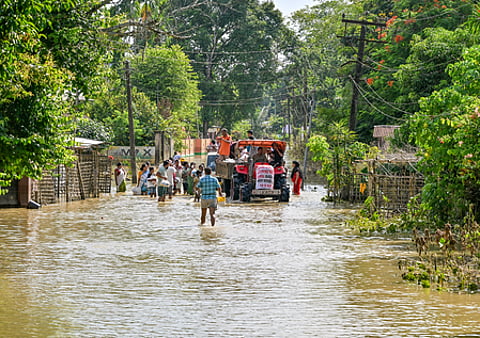 असम में बाढ़ का कहर, छह जिलों में 4.45 लाख से ज्यादा लोग प्रभावित