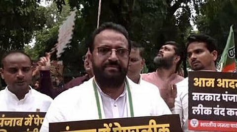 दिल्ली में भाजपा का विरोध प्रदर्शन, पंजाब के शिक्षा मंत्री से इस्तीफे की मांग