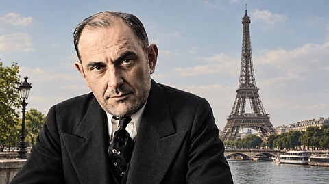 इस तस्वीर में victor lustig है, और उसके पीछे एफिल टावर है