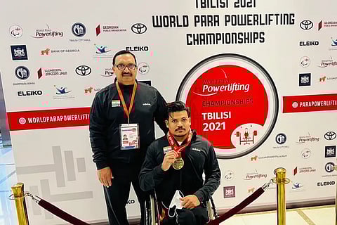 परमजीत ने 158 किग्रा भार उठाकर कांस्य पदक जीत कर इतिहास रच दिया है।(Twitter)