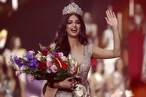 भारत की हरनाज़ संधू ने मिस यूनिवर्स 2021 का ताज पहना। (IANS)