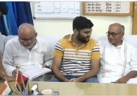 पूर्व मुख्यमंत्री की विचाराधीन बंदी से जेल अधीक्षक के कक्ष में मुलाकात हुई थी(IANS)