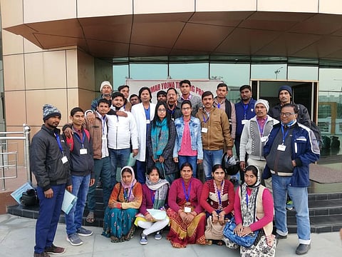 पटना एम्स द्वारा में प्रशिक्षण पा चुके युवा। (IANS)