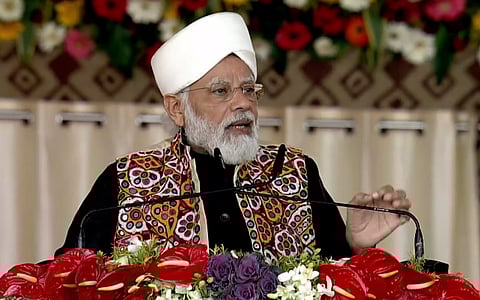 बनारस की जनता को संबोधित करते प्रधानमंत्री नरेंद्र मोदी (Twitter)