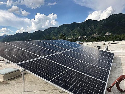 बिहार के शिक्षा विभाग ने अब राज्य के सरकारी स्कूलों में सौर ऊर्जा को बढ़ावा देने का फैसला किया है। (Wikimedia Commons)