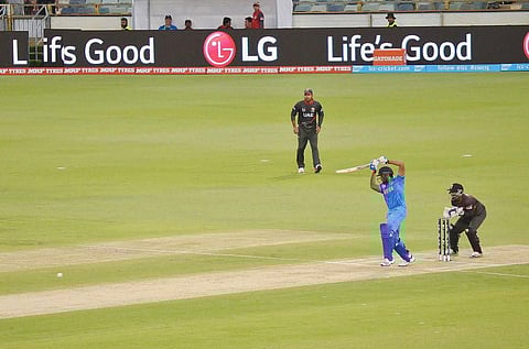 खराब फॉर्म से जूझ रहे है रोहित शर्मा (Wikimedia commons)