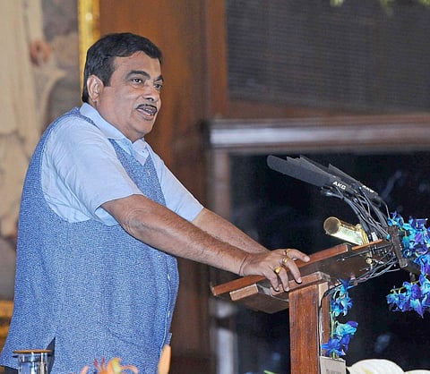 पारिस्थितिकी, पर्यावरण और विकास को साथ-साथ चलना चाहिए। मैं पारिस्थितिकी और पर्यावरण का पक्का समर्थक हूं - नितिन गडकरी