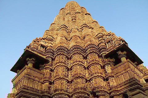 विश्व प्रसिद्ध खजुराहों मंदिर( pixabay)