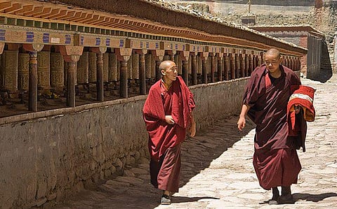 लंबे समय से तिब्बत के प्रति पश्चिमी समाज पक्षपातपूर्ण रहा है, पश्चिमी लोगों को वास्तविक तिब्बत को समझने की बड़ी आवश्यकता है। (Wikimedia Commons)