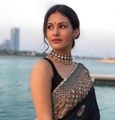 बॉलीवुड अभिनेत्री अमायरा दस्तूर।(Amyra Dastur, Facebook)