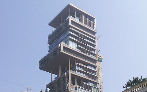 Antilia Case: वाजे मुंबई के लग्जरी होटल से कैसे चलाता था वसूली रैकेट
