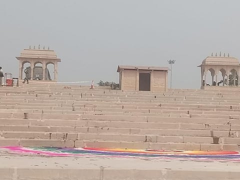 गोरखपुर के श्मशान घाट की बदल गई तस्वीर, बना पर्यटक स्थल