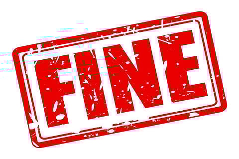 काम न करने पर कलेक्टर ने खुद पर लगाया 100 रुपए का जुर्माना। (फाइल फोटो)