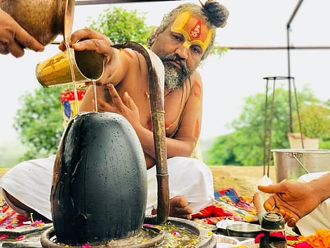 कंप्यूटर बाबा। (Computer Baba, Facebook)