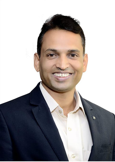 एक राजनीतिज्ञ एवं लाइफ एंड लीडरशिप कोच प्रहलाद पांडेय।