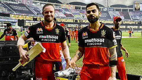 आरसीबी के कप्तान विराट कोहली के साथ एबी डी विलियर्स। (RCB, Twitter)
