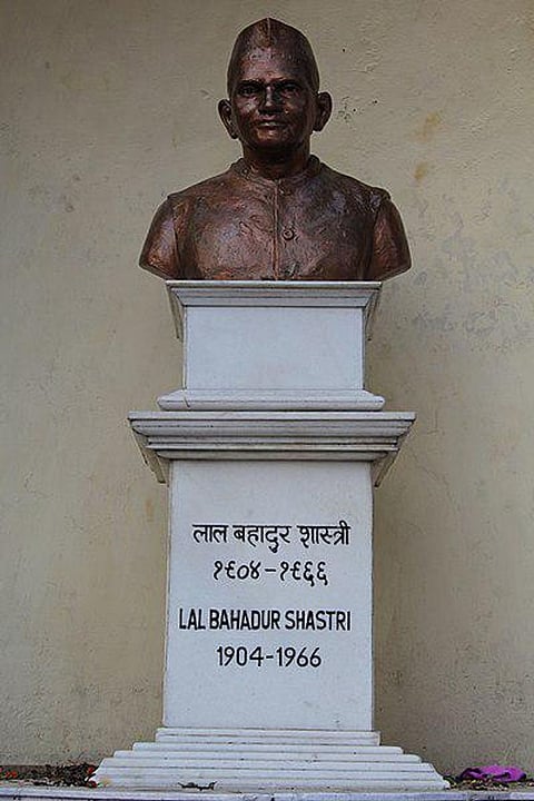 9 जून 1964 को प्रधानमंत्री के रूप में नियुक्त हुए। (Wikimedia Commons)