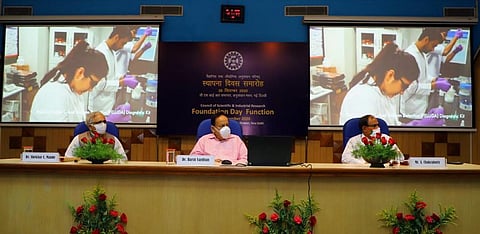 अगले साल होने वाले ‘ फ्रंटियर्स इन इंटर कनेक्टेड इंटेलीजेंट सिस्टम्स एंड डिवाइसेज ‘ नामक प्रोग्राम के बारे में 30 सितंबर को जानकारी दी जाएगी। (फाइल फोटो, PIB)