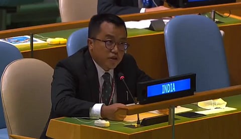 पाकिस्तान को करारा जवाब देते भारतीय संयुक्त राष्ट्र मिशन के प्रथम सचिव मिजितो विनितो। (Twitter)