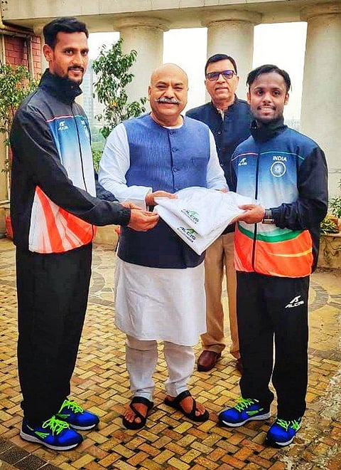 सुधांशु मित्तल(मध्य), अध्यक्ष भारतीय खो खो संघ (Twitter)