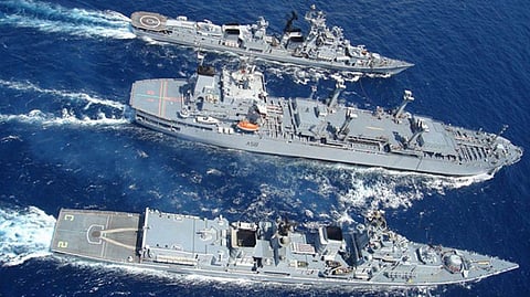 हिन्द महासागर में भारतीय नौसेना के युद्धपोत तैनात। (Image: Wikimedia Commons)