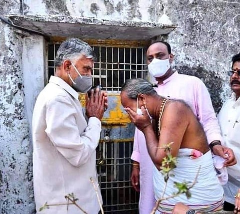 19 महीने में 120 मंदिरों पर हमला, आखिर कब तक?