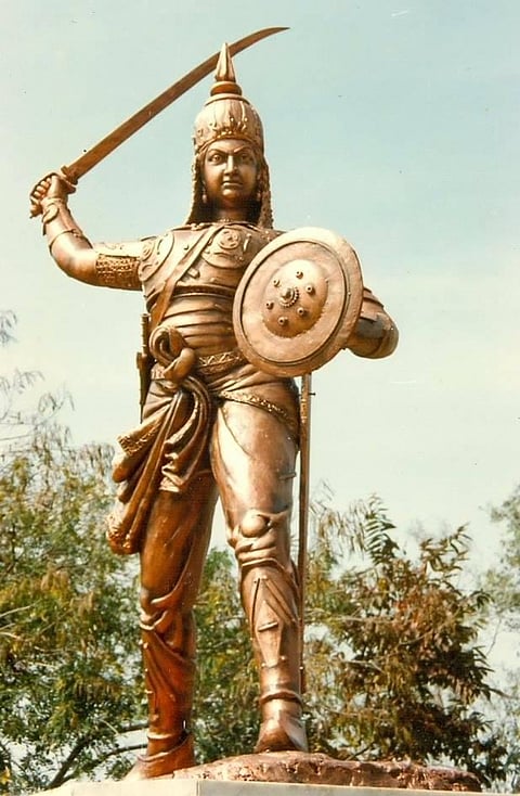 रानी दुर्गावती की प्रतिमा। सोशल मीडिया)