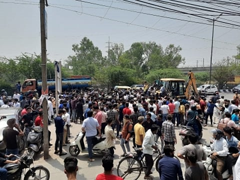 अतिक्रमण हटाओ अभियान के तहत शाहीन बाग में चला बुलडोजर। (IANS)