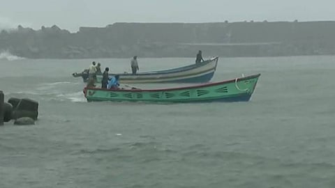 വിഴിഞ്ഞത്ത് കാണാതായവർക്കുള്ള തെരച്ചിൽ