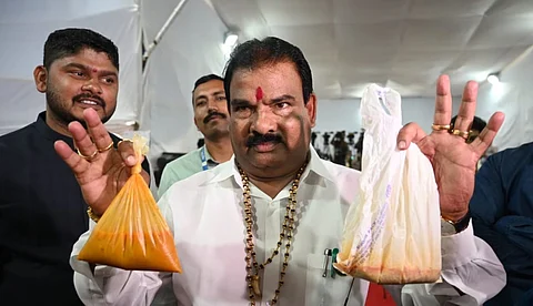 എംഎല്എ സഞ്ജയ് ഗെയ്ക്വാദ്