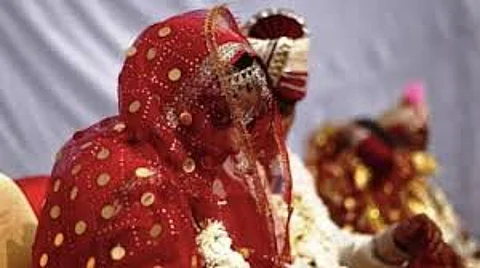 തെലങ്കാനയിലെ രംഗ റെഡ്ഡി ജില്ലയിലെ 13 വയസ്സുള്ള പെണ്ക്കുട്ടിയെ വിവാഹം ചെയ്ത സംഭവത്തിൽ 40കാരന് പിടിയിൽ.