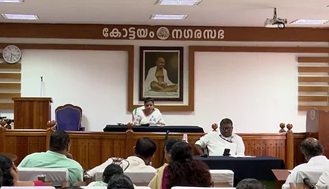 തദ്ദേശപ്പോര് | യുഡിഎഫ് ടോസ് ഇട്ട് കിട്ടി ഭരണം, അഴിമതി ആരോപണങ്ങള് എല്ഡിഎഫിന് ആയുധം; കോട്ടയം നഗരസഭ ഇക്കുറി ആര്ക്ക്?