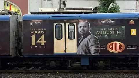 മുംബൈ ലോക്കലില് കൂലി പോസ്റ്റർ