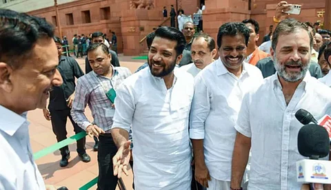 ''ഒരു അസാധാരണ ഹസ്തദാനം''; ബിജെപി എംപിയെ അഭിനന്ദിച്ച് രാഹുല് ഗാന്ധി