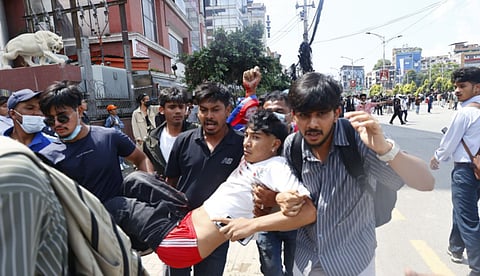 സോഷ്യൽ മീഡിയ പ്ലാറ്റ്ഫോമുകള് നിരോധിച്ചതിനെതിരായ പ്രതിഷേധത്തിൽ നിന്ന്