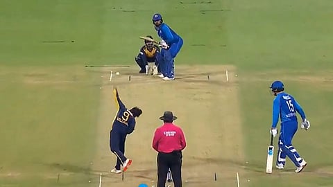 6,6,6,6,6... അവസാന ഓവറില് അഞ്ച് സിക്സ്; ഏഷ്യാ കപ്പില് ശ്രീലങ്കയ്ക്കെതിരായ മത്സരത്തില് തിളങ്ങി മുഹമ്മദ് നബി