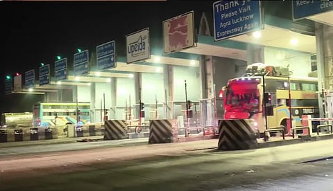 ദീപാവലി ബോണസ് നല്കിയില്ല, ടോള് പിരിക്കാതെ വാഹനങ്ങള് കടത്തിവിട്ട് ജീവനക്കാരുടെ പ്രതികാരം