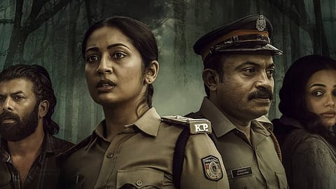 ജൈത്രയാത്ര തുടര്ന്ന് നവ്യയും സൗബിനും; 'പാതിരാത്രി' രണ്ടാം വാരത്തിലേക്ക്