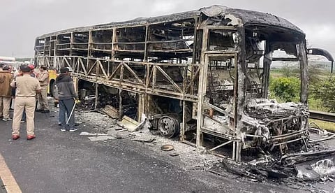 കുർണൂൽ ബസ് അപകടത്തിൻ്റെ ആക്കം കൂട്ടിയത്  234 സ്മാർട്ട്ഫോണുകൾ! ഫോറൻസിക് റിപ്പോർട്ട്