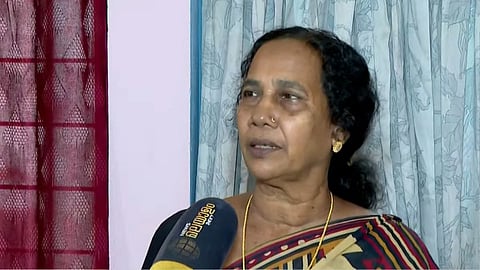 അതിദാരിദ്ര്യത്തിന്റെ ഇരുട്ടില് നിന്നും പുതുജീവിതത്തിലേക്ക്; ഫ്ളാറ്റിലേക്ക് മാറിയ സന്തോഷത്തില് കല്ലുത്താന്കടവിലെ സരസ്വതി അമ്മാള്