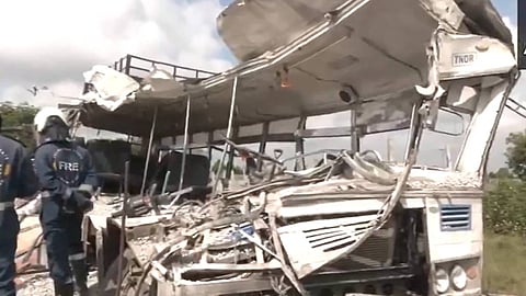 അപകടത്തിൽ തകർന്ന ബസ്