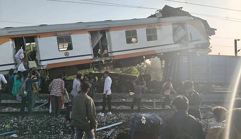 ഛത്തീസ്ഗഡില് ട്രെയിനുകള് കൂട്ടിയിടിച്ച് അപകടം; ആറ് പേര് മരിച്ചു