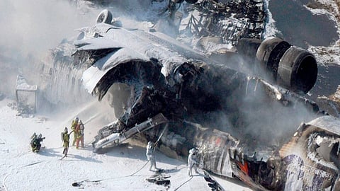 തകർന്നു വീണ കാർഗോ വിമാനം