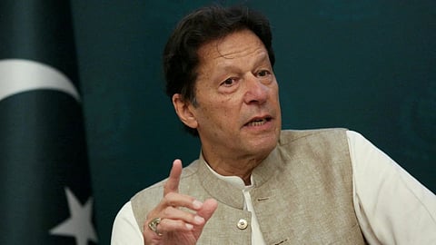 ഇമ്രാന് ഖാന് എവിടെ? മരണ അഭ്യൂഹങ്ങള്ക്കിടെ കാണണമെന്ന് ആവശ്യപ്പെട്ട് സഹോദരിമാര്; പൊലീസ് തല്ലിച്ചതച്ചെന്നും ആരോപണം