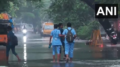 ഡിറ്റ് വാ ചുഴലിക്കാറ്റ്; തമിഴ്നാട്ടില് കനത്ത മഴ തുടരുന്നു; വിദ്യാഭ്യാസ സ്ഥാപനങ്ങള്ക്ക് ഇന്ന് അവധി