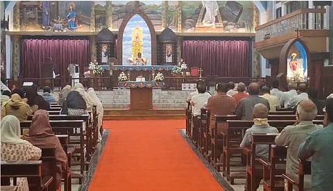 അങ്കമാലി അതിരൂപത കുര്ബാന തര്ക്കം അവസാനിക്കുന്നു; സെന്റ്. മേരീസ് കത്തിഡ്രല് ബസിലിക്കയില് 1100 ദിവസങ്ങള് ശേഷം കുര്ബാന ആരംഭിച്ചു