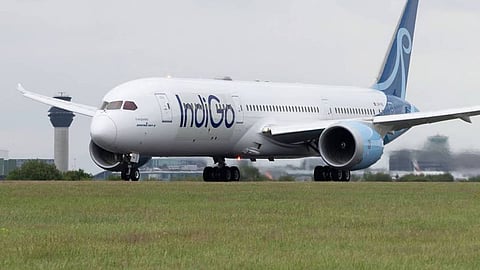 ഇൻഡിഗോയ്ക്കെതിരെ കർശന നടപടിക്കൊരുങ്ങി കേന്ദ്രം; അഞ്ച് ശതമാനം റൂട്ടുകൾ വെട്ടിക്കുറച്ചു