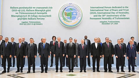 പുടിനുമായുള്ള കൂടിക്കാഴ്ചയ്ക്കായി കാത്തുനിന്നത് 40 മിനിറ്റ്; ക്ഷമ നശിച്ച് ഡോർ തള്ളിത്തുറന്ന് ഉള്ളിൽ കയറി പാകിസ്ഥാൻ പ്രധാനമന്ത്രി